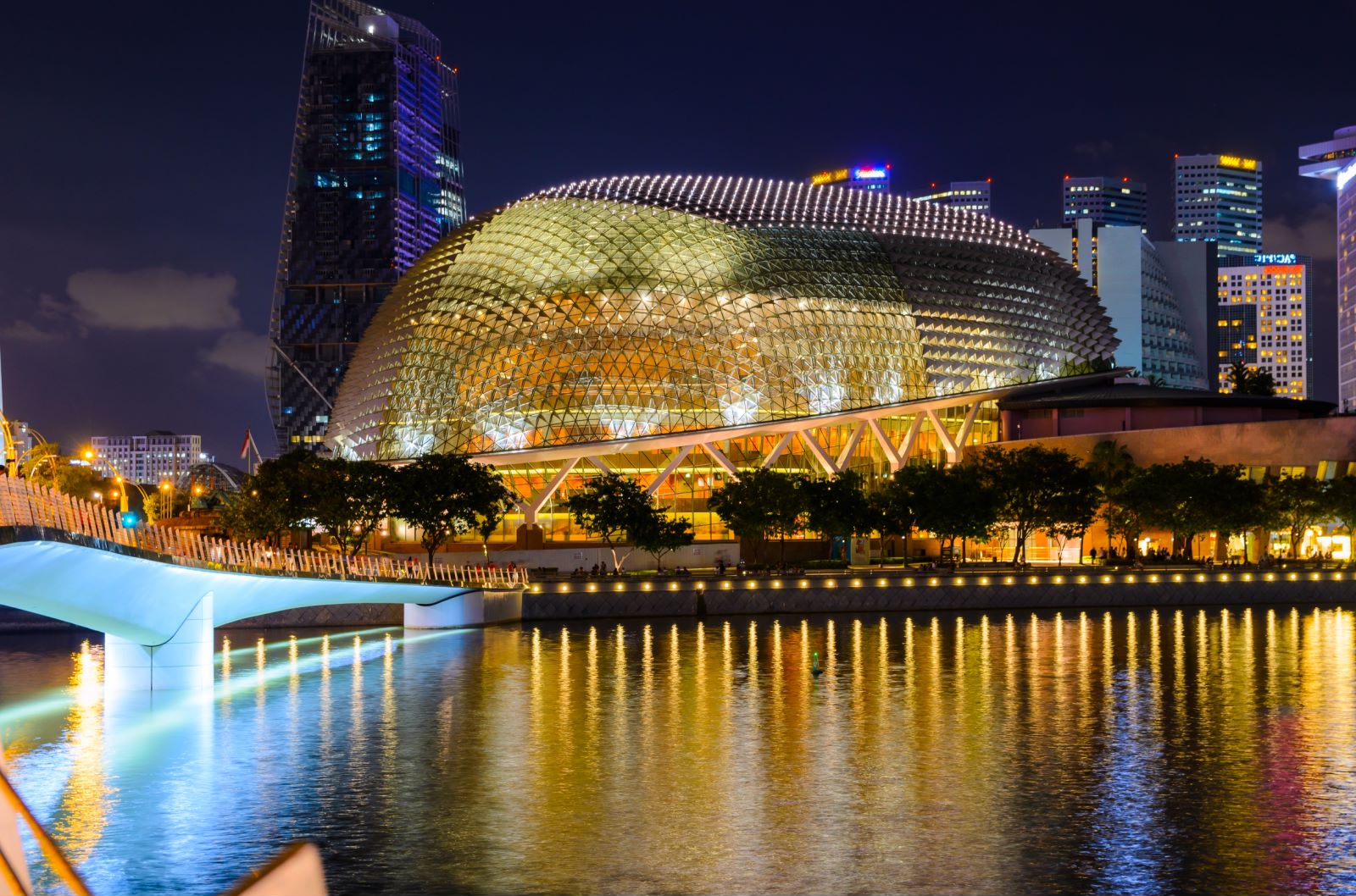 去新加坡夜总会上班安全吗？